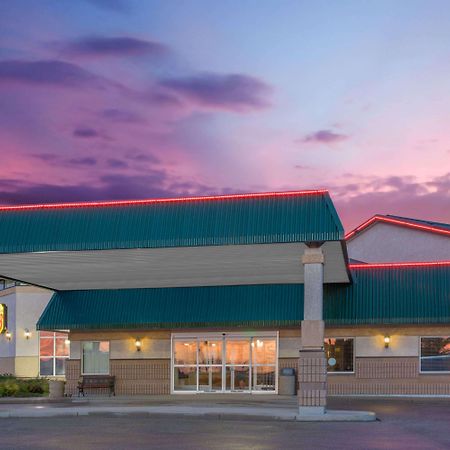 Отель Super 8 By Wyndham Portage La Prairie Mb Экстерьер фото