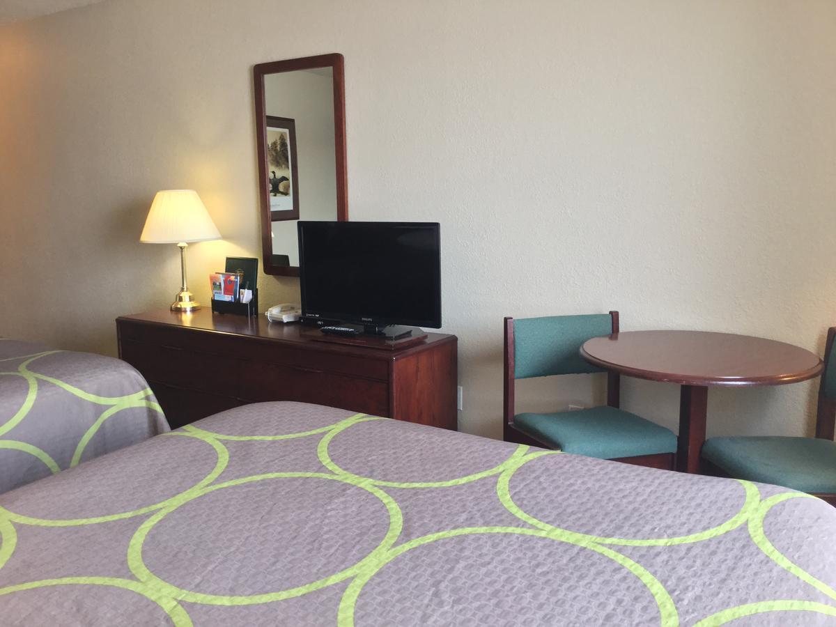 Отель Super 8 By Wyndham Portage La Prairie Mb Экстерьер фото